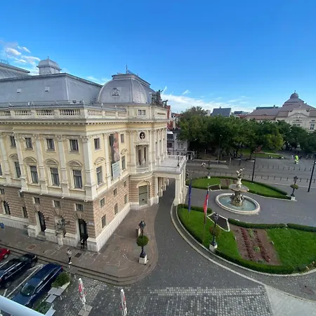 Modern In Historic Center Old Town