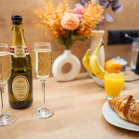 Modern In Historic Center Old Town